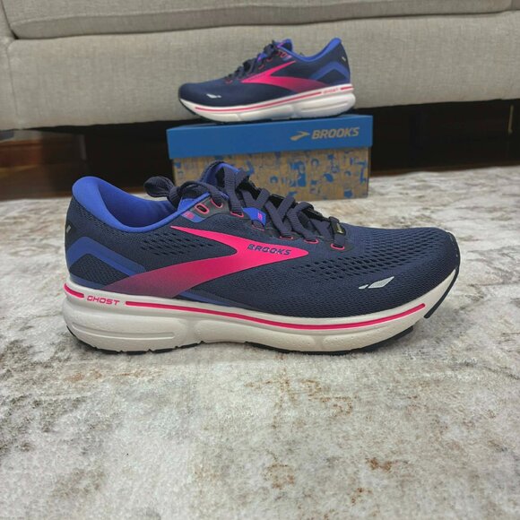 NWT Womens Brooks Shoes - Size 8 - Picture 1 of 1
